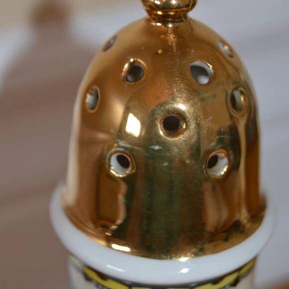 VTG Noritake Handpainted Sugar Shaker Made in Japan Gold Top Serveware Pottery. - Picture 7 of 8